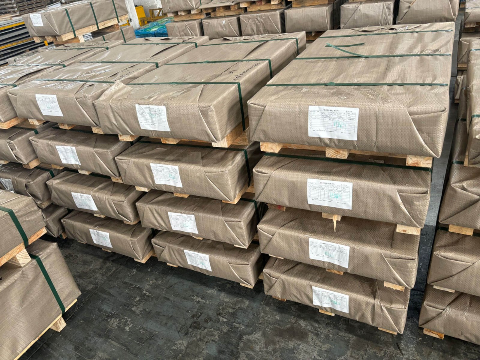 VCI paper for metal parts protecting steel components during shipping